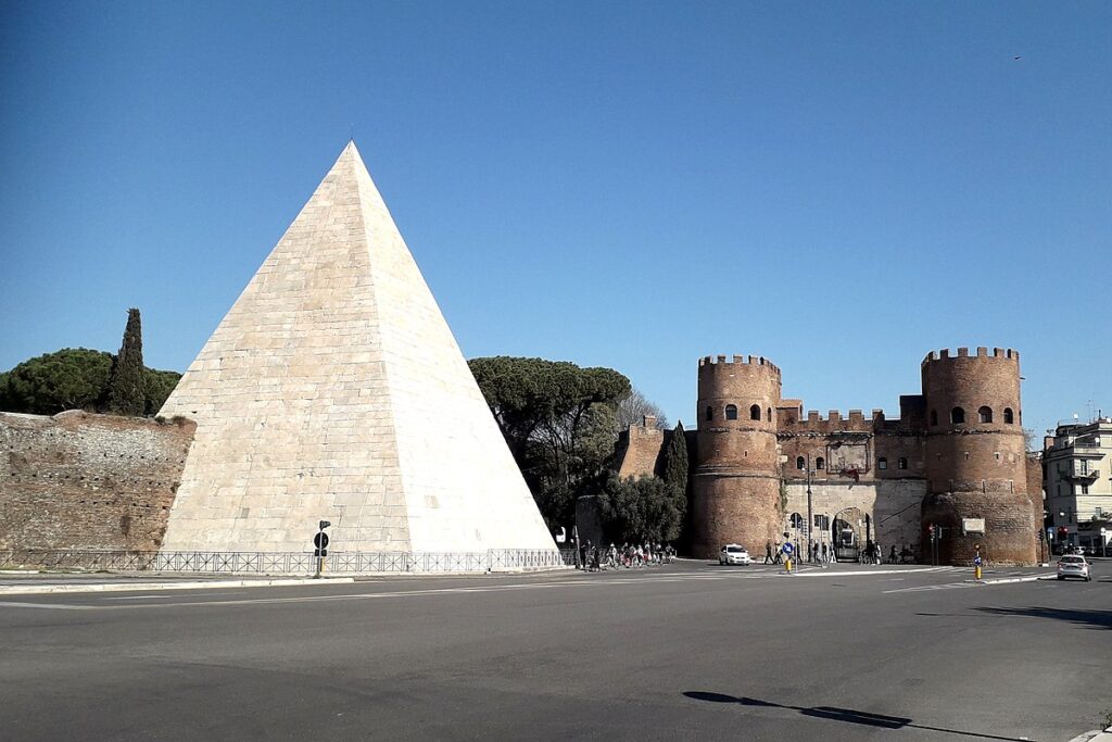 La Piramide Cestia La Piramide Cestia