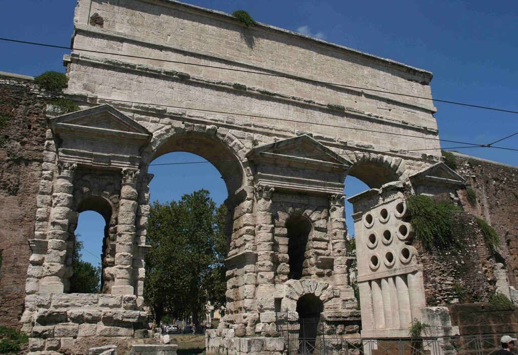 Porta Maggiore, la porta romana più colossale