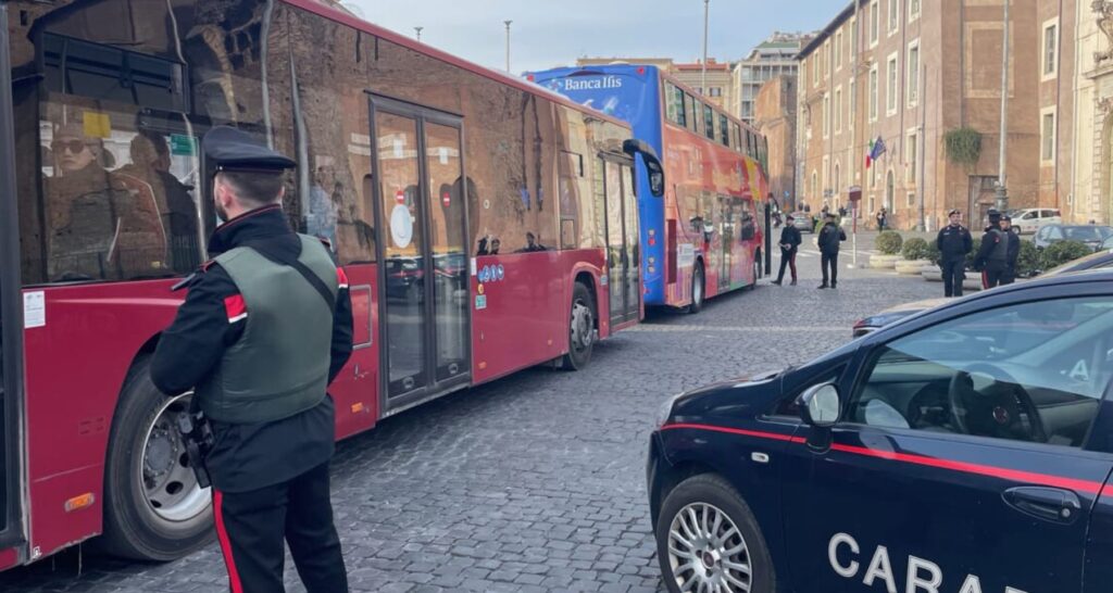 Controlli a tappeto da Termini al Centro 7 ladri colti in flagrante per borseggi e taccheggi, 4 arrestati