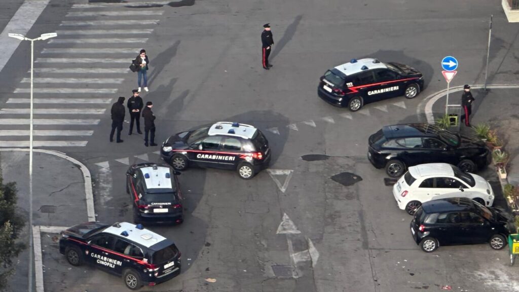 Ostia, maxi operazione antidroga nel “fortino” dello spaccio: 13 arresti