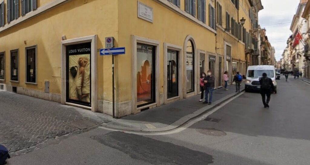 Colpo alla Louis Vuitton: spaccata nella boutique di via dei Condotti