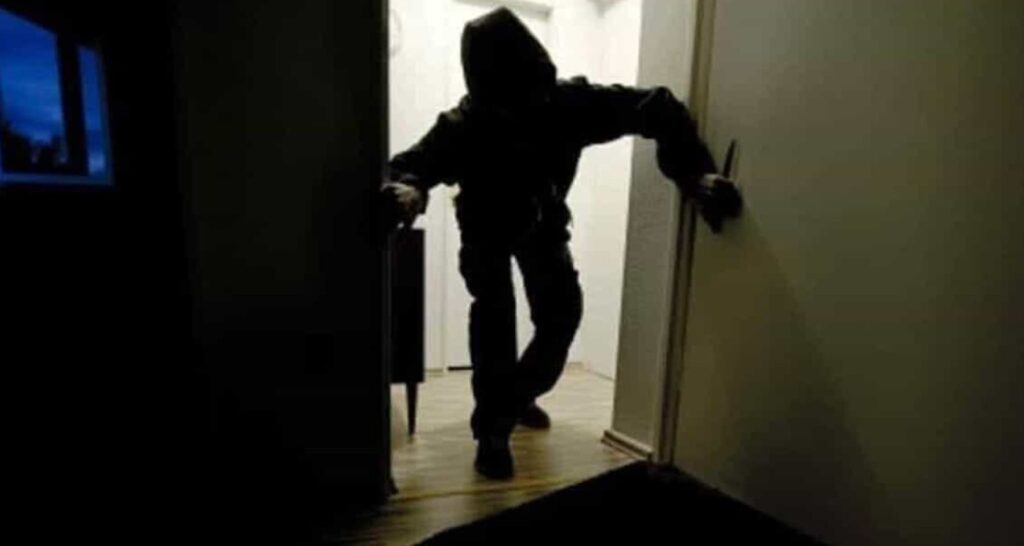 Furto sventato a Roma: carabinieri colgono sul fatto due ladri georgiani con kit dello scasso