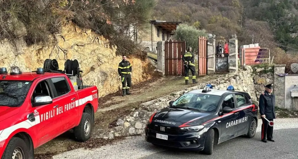 Vicini tentano l'assalto con mazze e appiccano un incendio degenera il conflitto a Subiaco